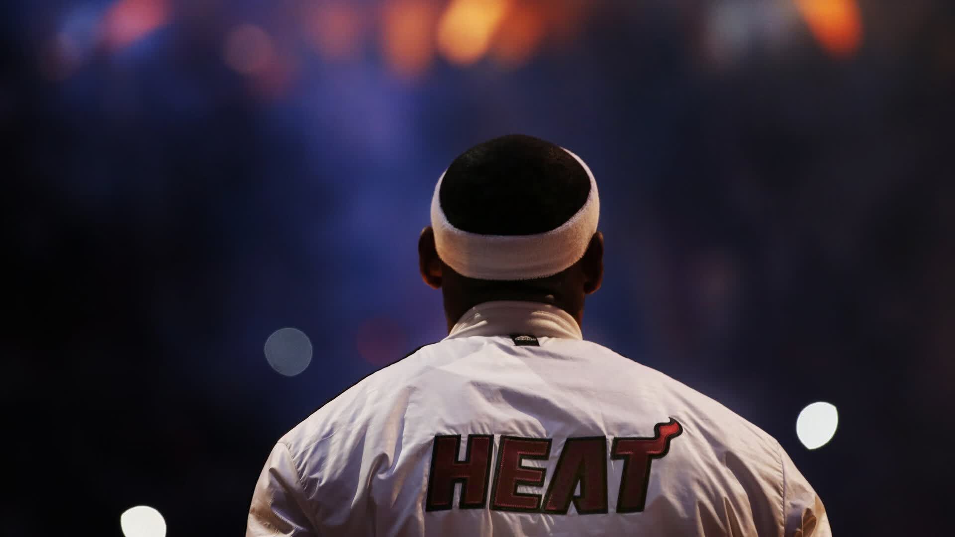 一刀一个小朋友！利拉德血洗CBA深圳队，NBA全明星用60分告诉你们谁才是真神